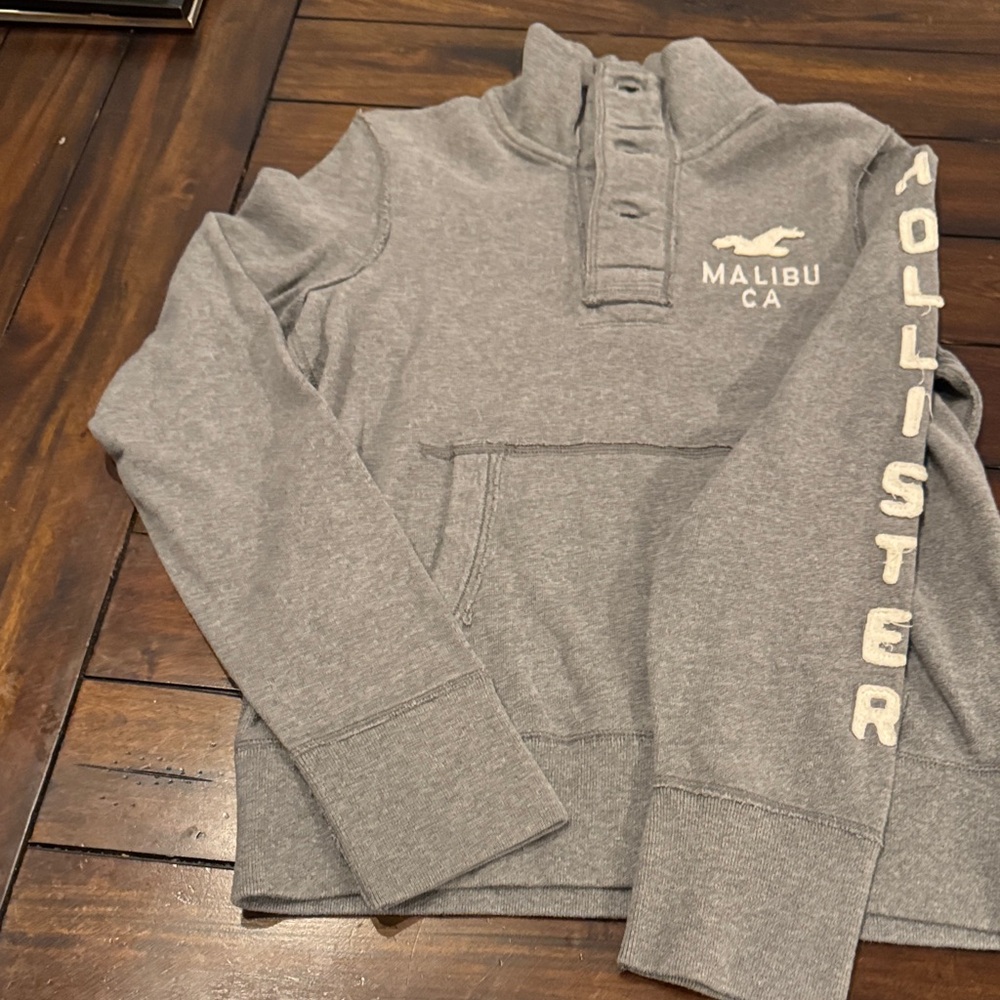 Hollister Men's 3 button Gray Sweater